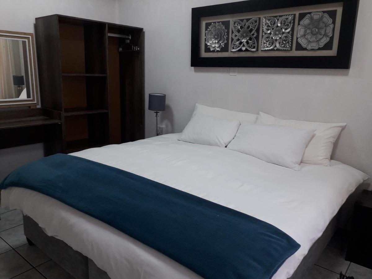 Protea Park Self Catering Guesthouse Rustenburg Eksteriør bilde