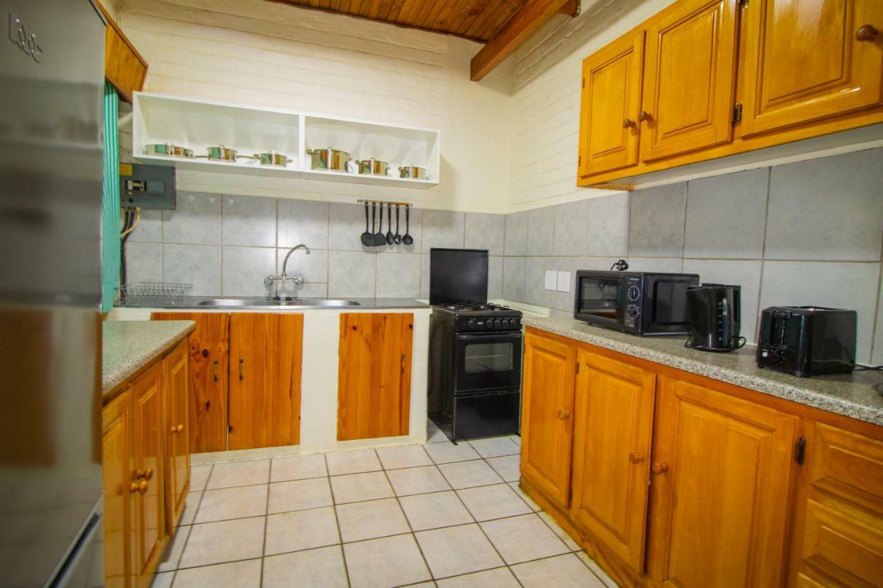 Protea Park Self Catering Guesthouse Rustenburg Eksteriør bilde